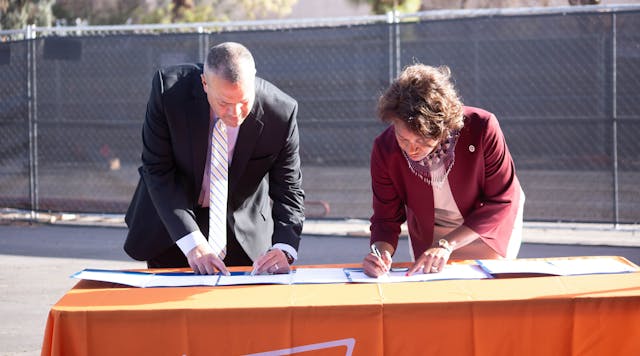 FTA Administrator Nuria Fernandez (right) signs grant agreement with Phoenix Public Transit Director Jesus Sapien.