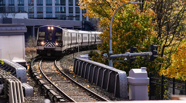 Mta R134 Train MTA Metro-North Railroad rebrands locomotive No. 211 as Heritage Series ...