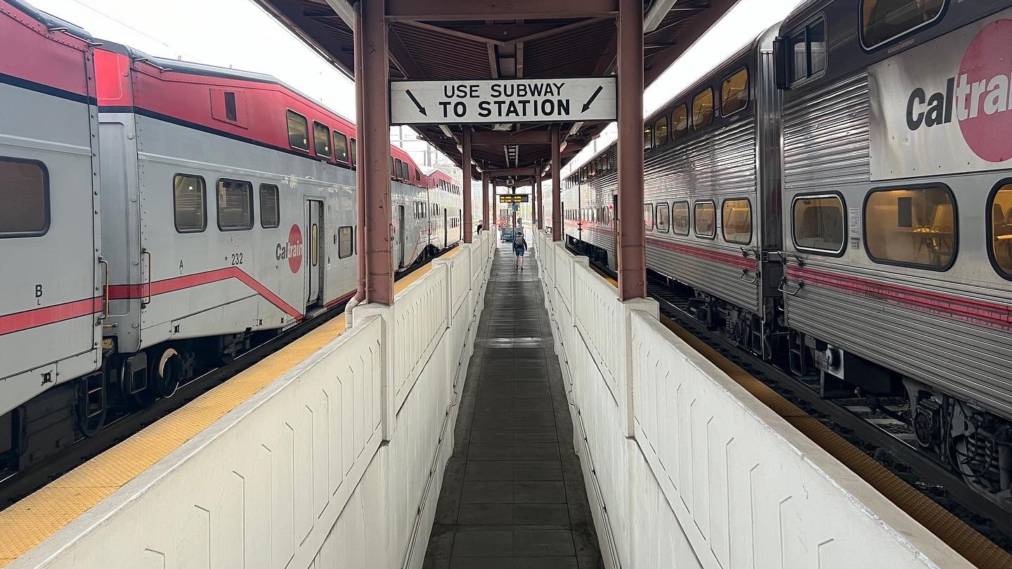 Ftdkf0 Us Au3 Y Zx Caltrain 628ba3c844c83