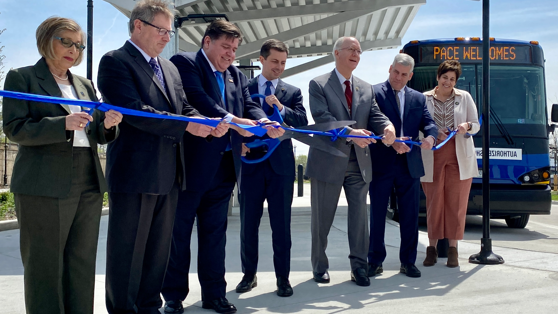 Pace Executive Director Melinda J. Metzger, Pace Chairman Rick Kwasneski, Gov. Pritzker, Transportation Sec. Buttigieg, U.S. Rep. Foster, Joliet mayor and Will County executive cut the ribbon on a new Pace Bus facility at the Joliet Gateway Center.