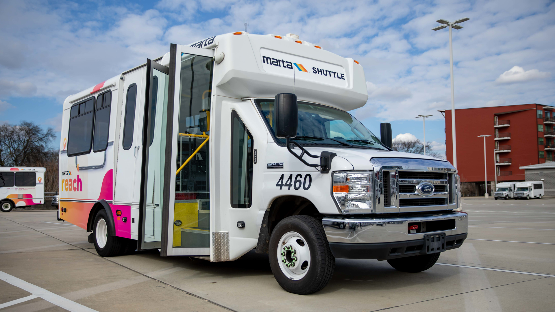Marta Reach Van 627a8cfca326f