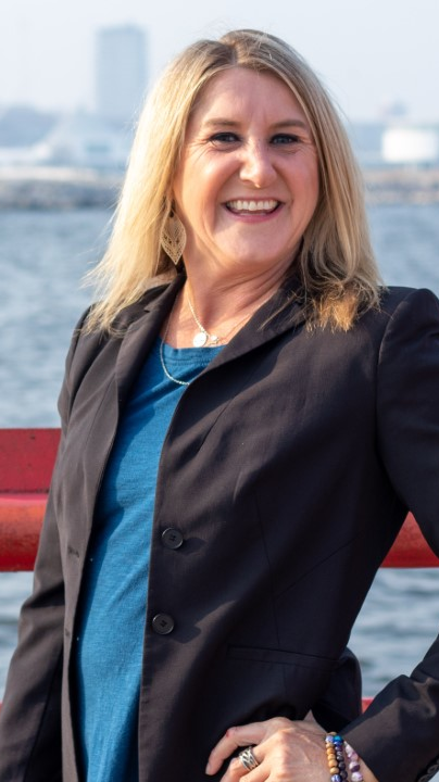 Amy Stauffer Headshot