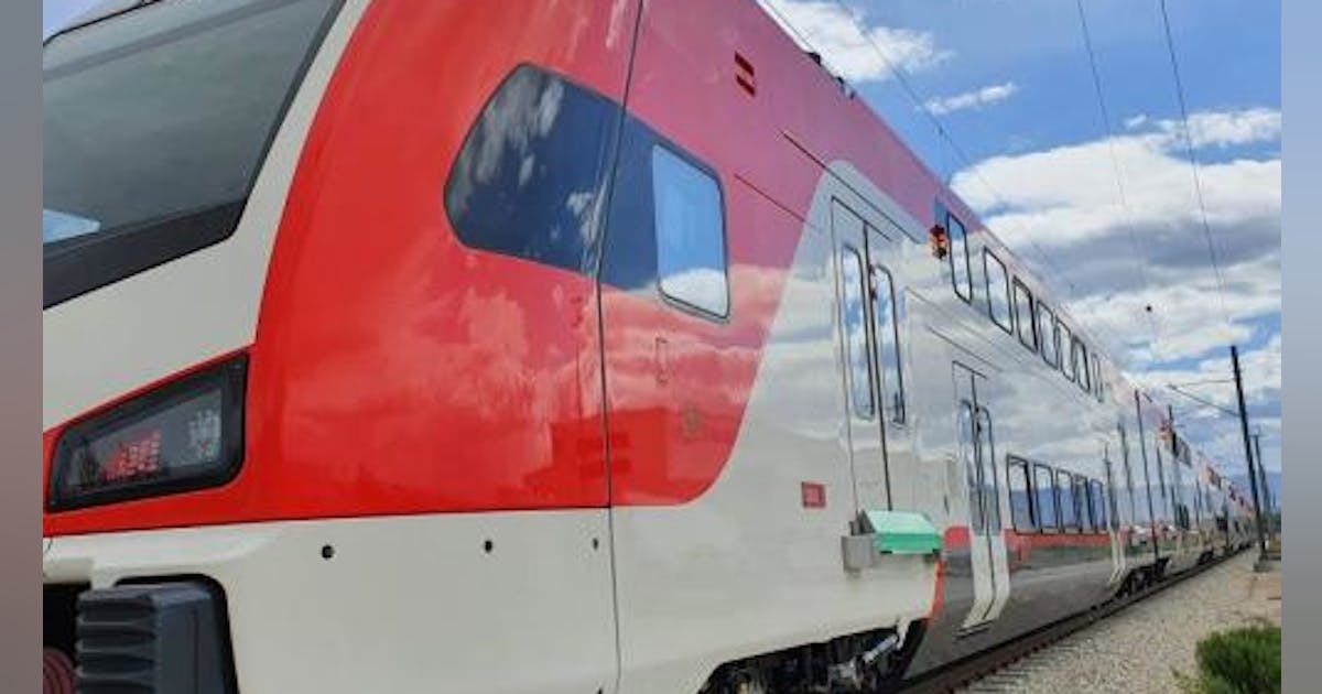 Caltrain’s first electric trainset tests clearance along corridor ...