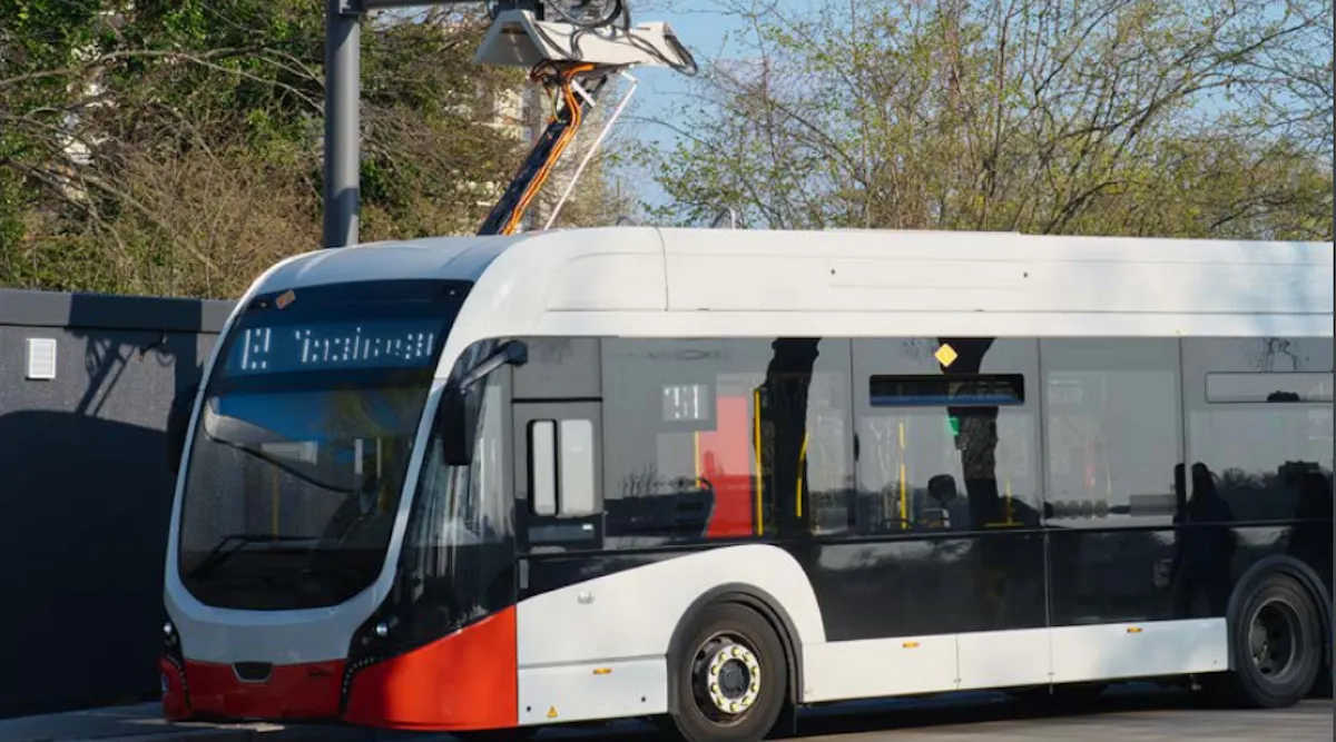 TransLink launches R6 Scott Road RapidBus | Mass Transit