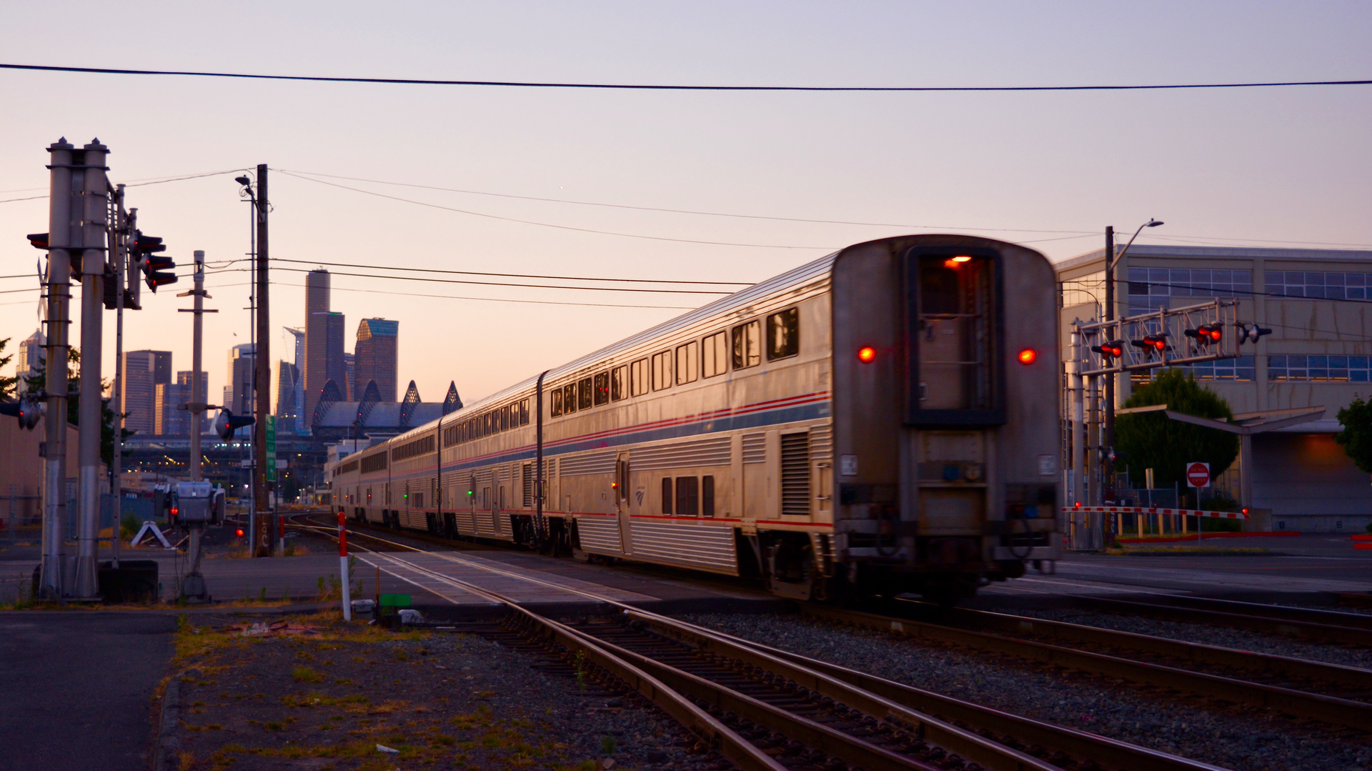 F Zk Dh Lj Xk Aex Ub Amtrak Back Up 62ffad3d8920c