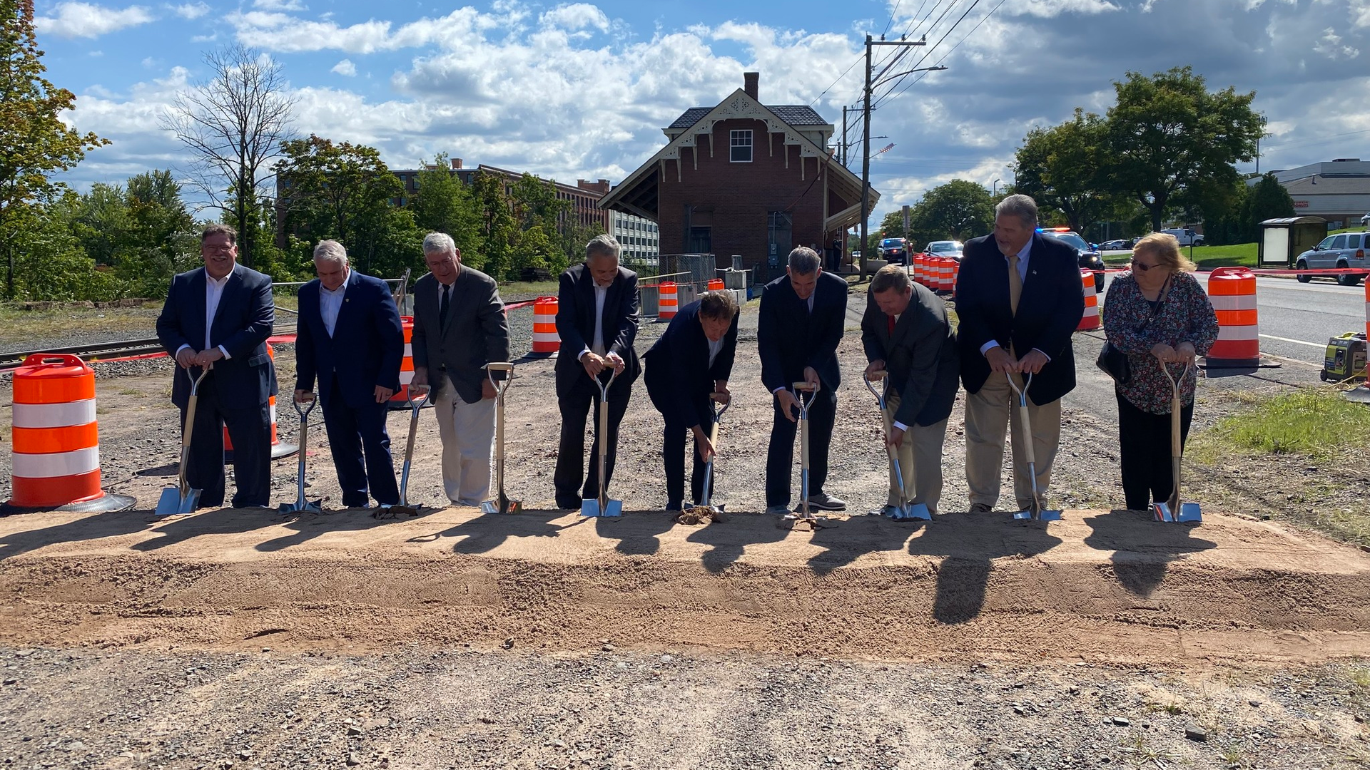 Officials break ground on new Windsor Locks Station and track