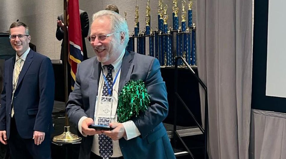 Gary Rosenfeld accepts his Urban Executive of the Year Award.