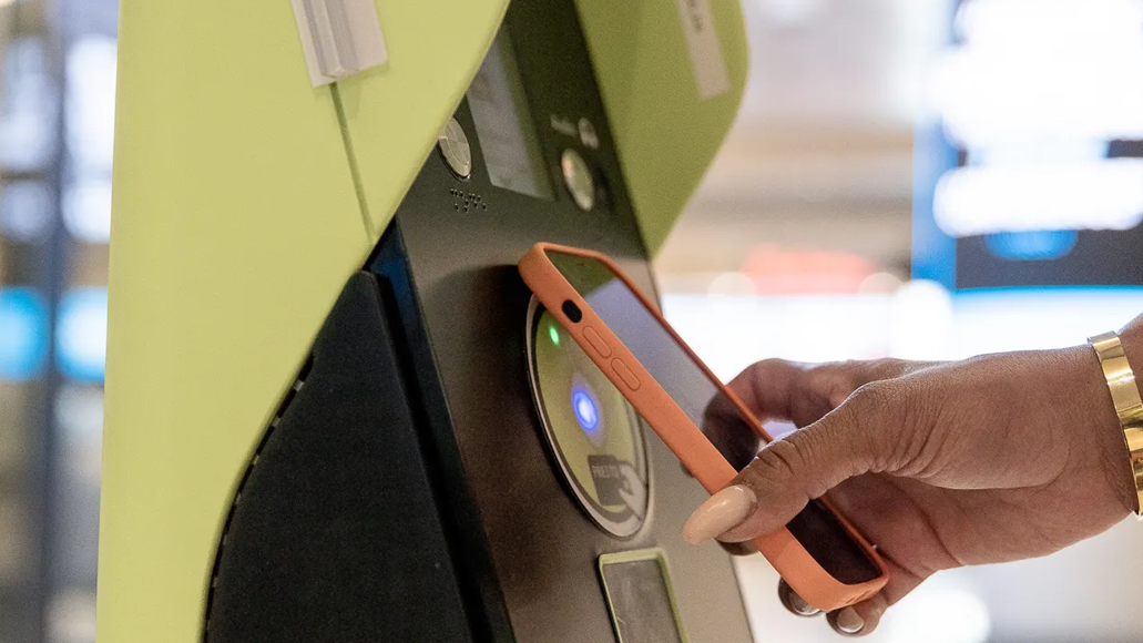 Metrolinx and American Express Canada have added functionality to allow GTHA riders to use their AmEx cards to tap to pay for transit rides on GO Transit and UP Express.