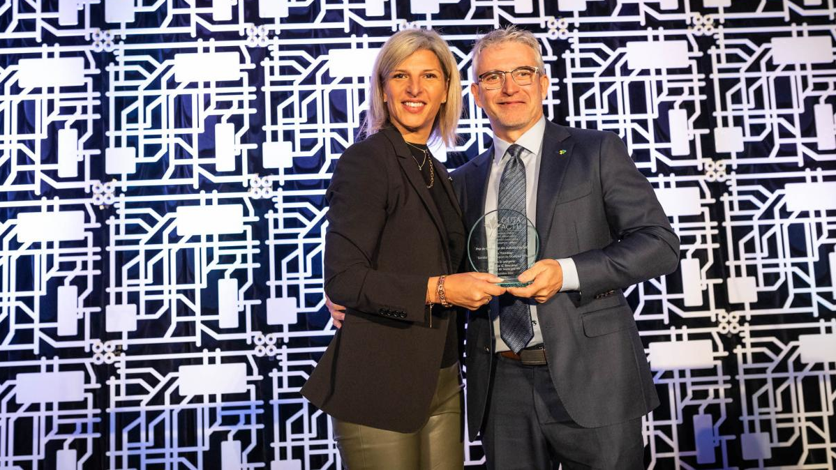 STM CEO Marie-Claude L&eacute;onard, left, with former CEO Luc Tremblay who received the William G. Ross Lifetime Achievement Award at the CUTA 2022 conference in Montr&eacute;al.