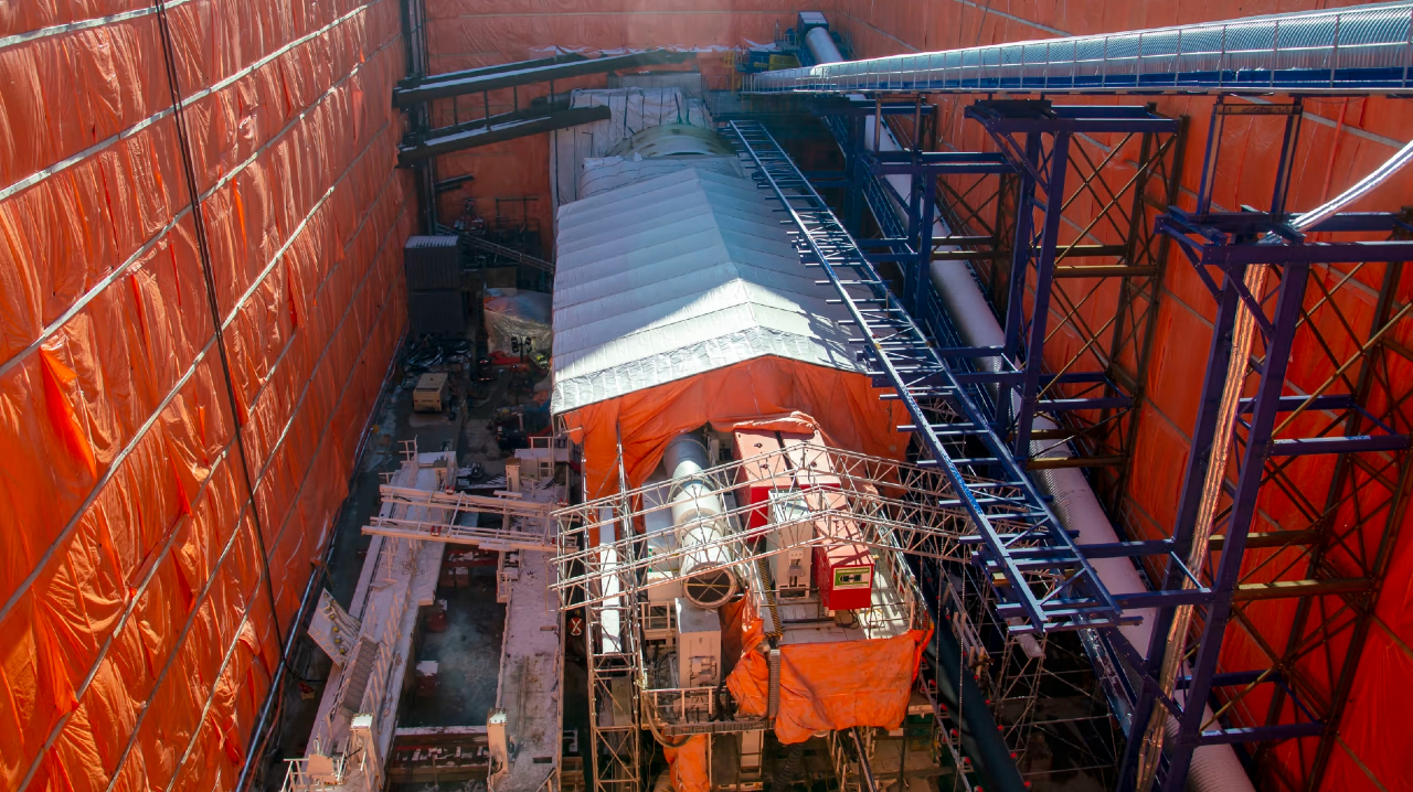 A closer look at the TBM in the launch shaft as it starts to dig.