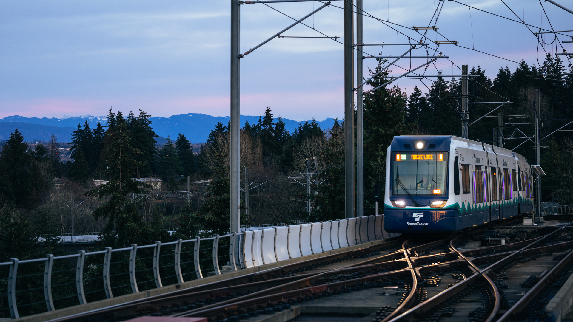 A Link train pulls into Tukwila International Boulevard Station during an evening commute.