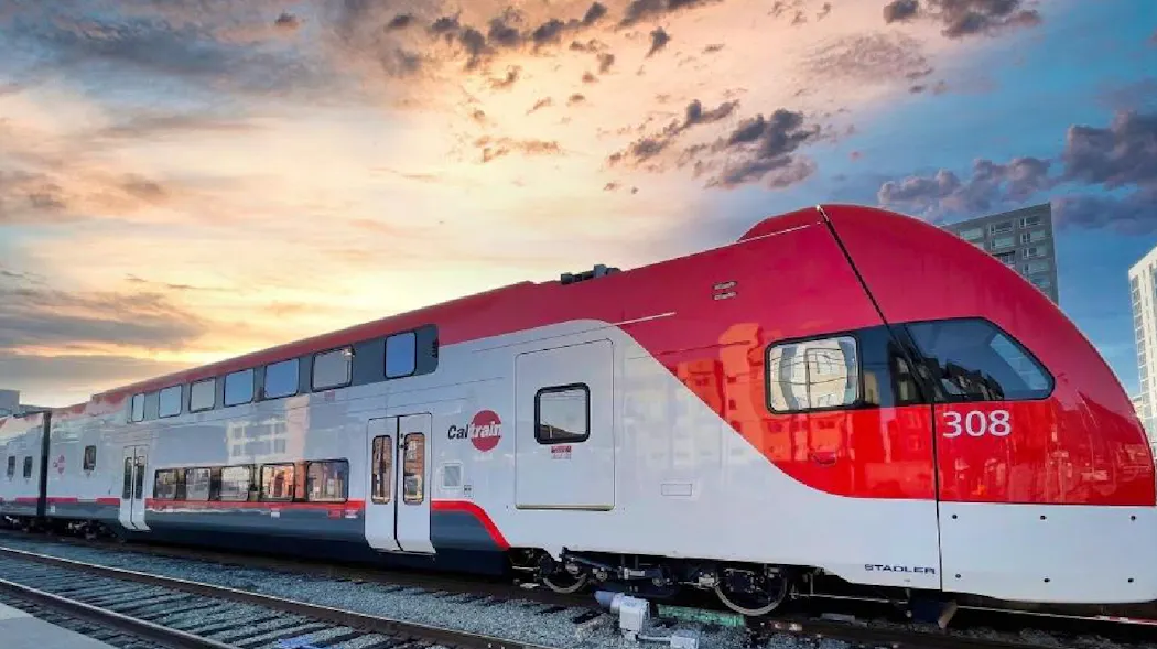 Val Train Caltrain begins testing of first electric trains | Mass Transit