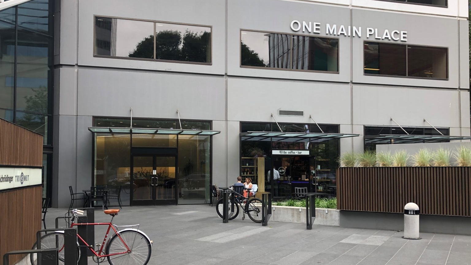 One Main Place is centrally located in downtown Portland, with cafes, parks, shopping and services nearby.