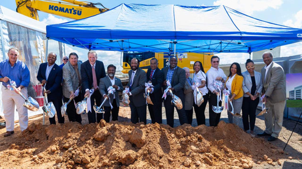 Houston Metro Board Members and executive leadership gathered with U.S. Rep. Al Green, Missouri City officials and NewQuest Properties to celebrate the $5 million in federal funding secured by Green and awarded to the authority for its Missouri City Park & Ride.