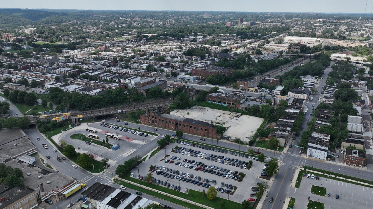 Amtrak has selected Clark Construction/Stacy and Witbeck Joint Venture as the first of three major construction contractors for the Southern Approach construction package for the Frederick Douglass Tunnel Program.