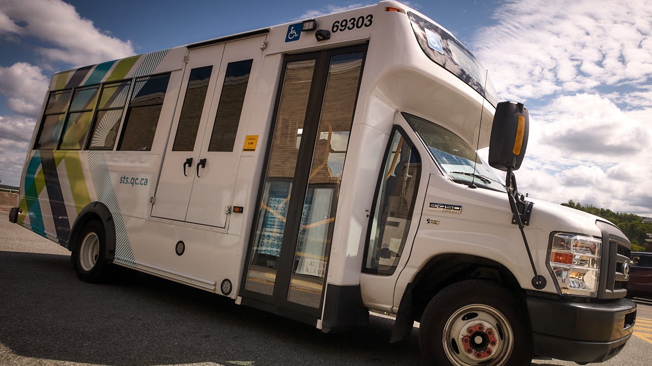Soci&eacute;t&eacute; de transport de Sherbrooke bus.