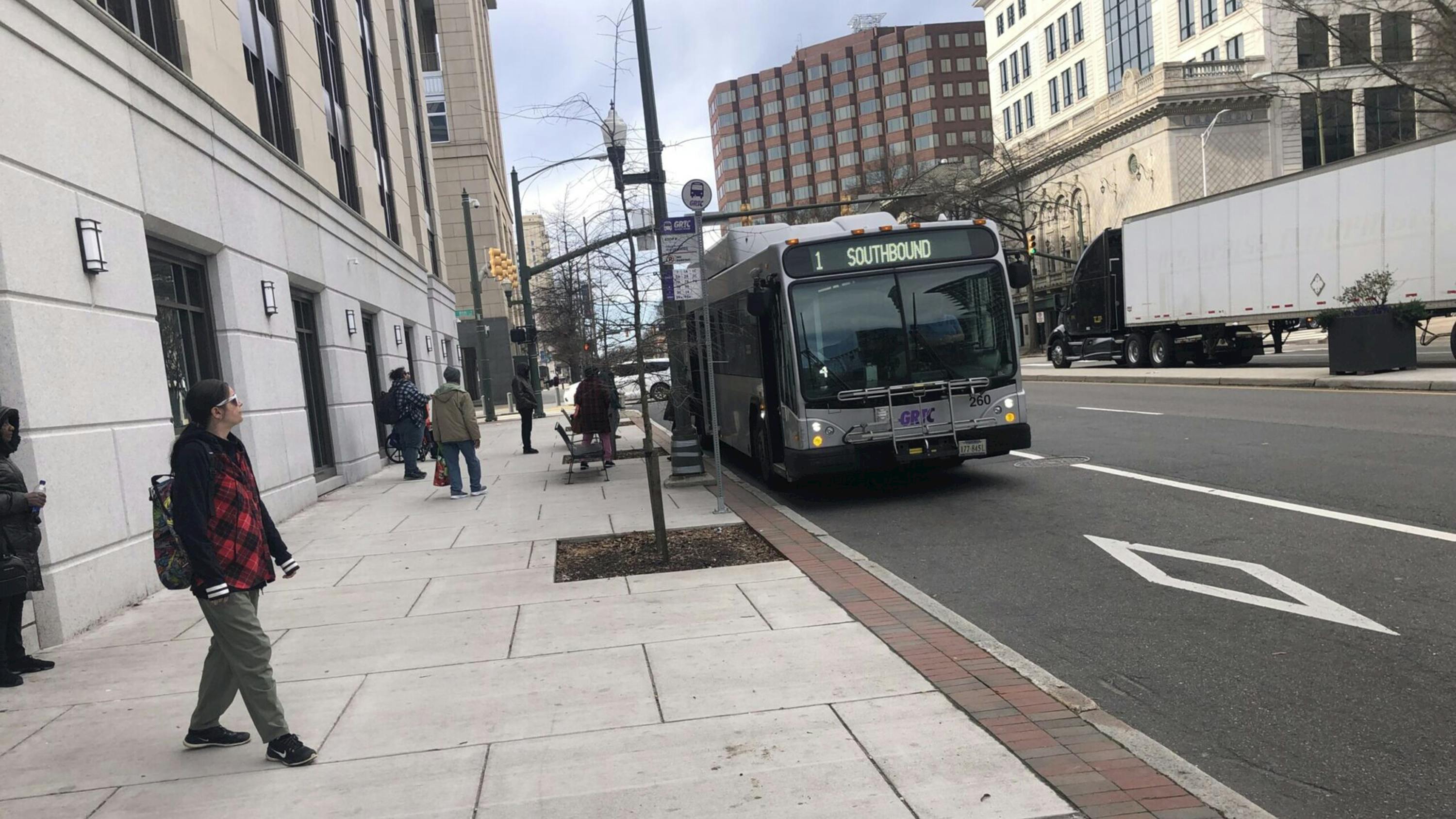 VA: No fare! Free bus rides raise questions of fairness, viability - Vimarsana News