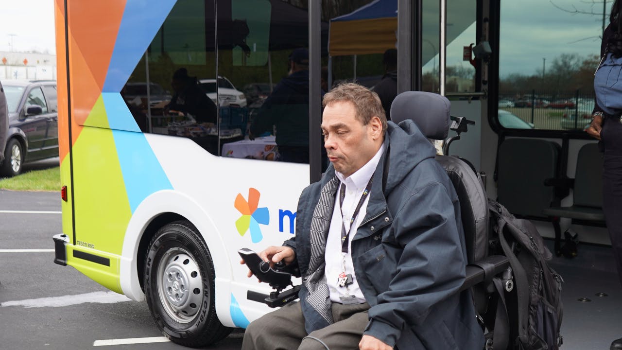 Cincinnati Metro places 10 new paratransit vehicles into service.