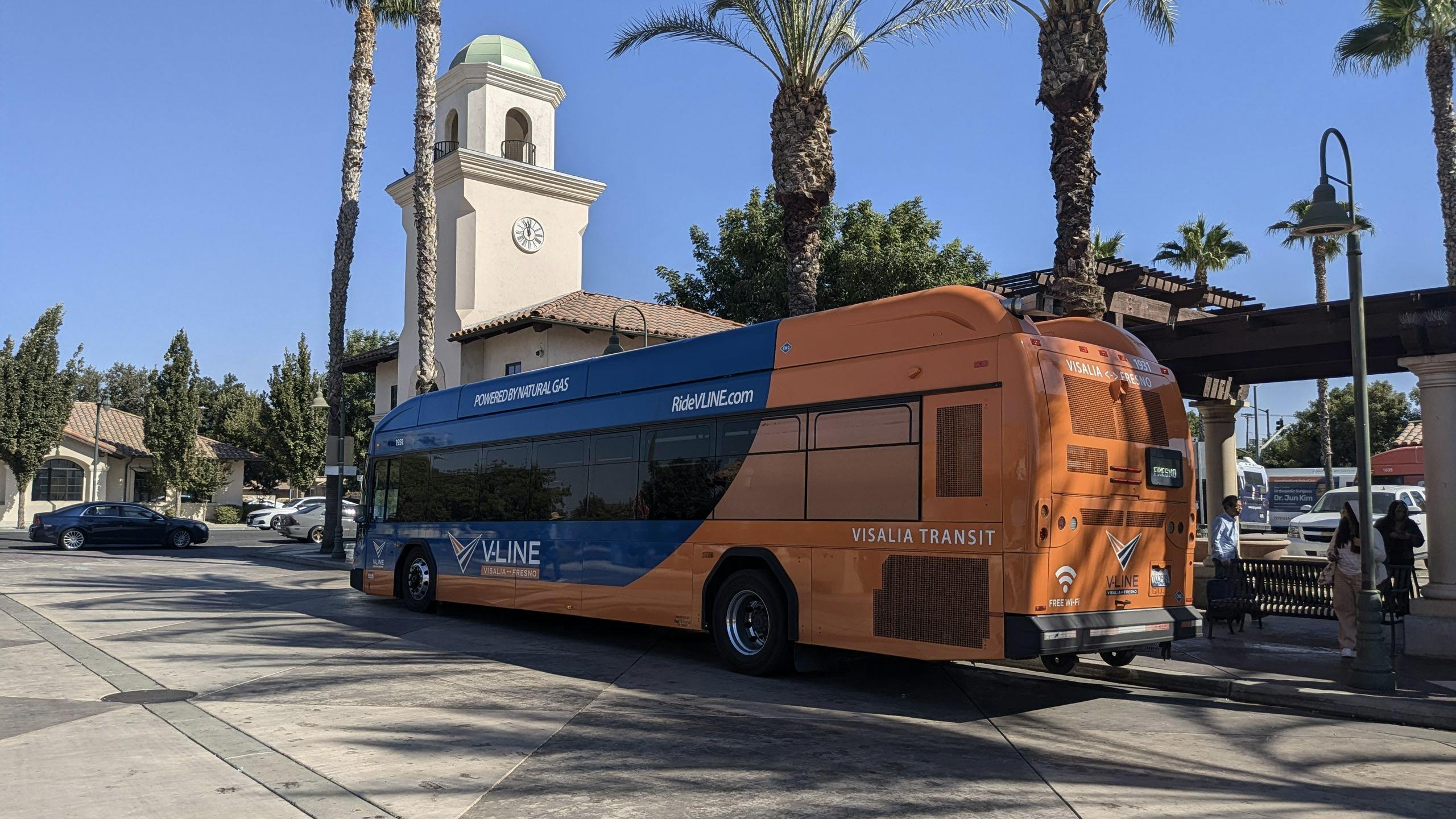 RATP Dev USA enters into five-year service management contract with Visalia Transit .