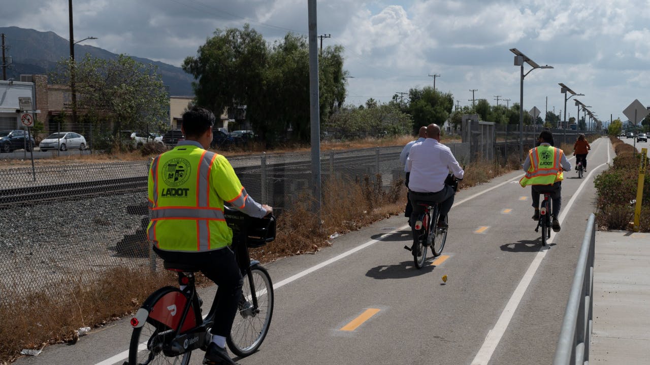 LADOT completes final phase of San Fernando Bike Path construction.