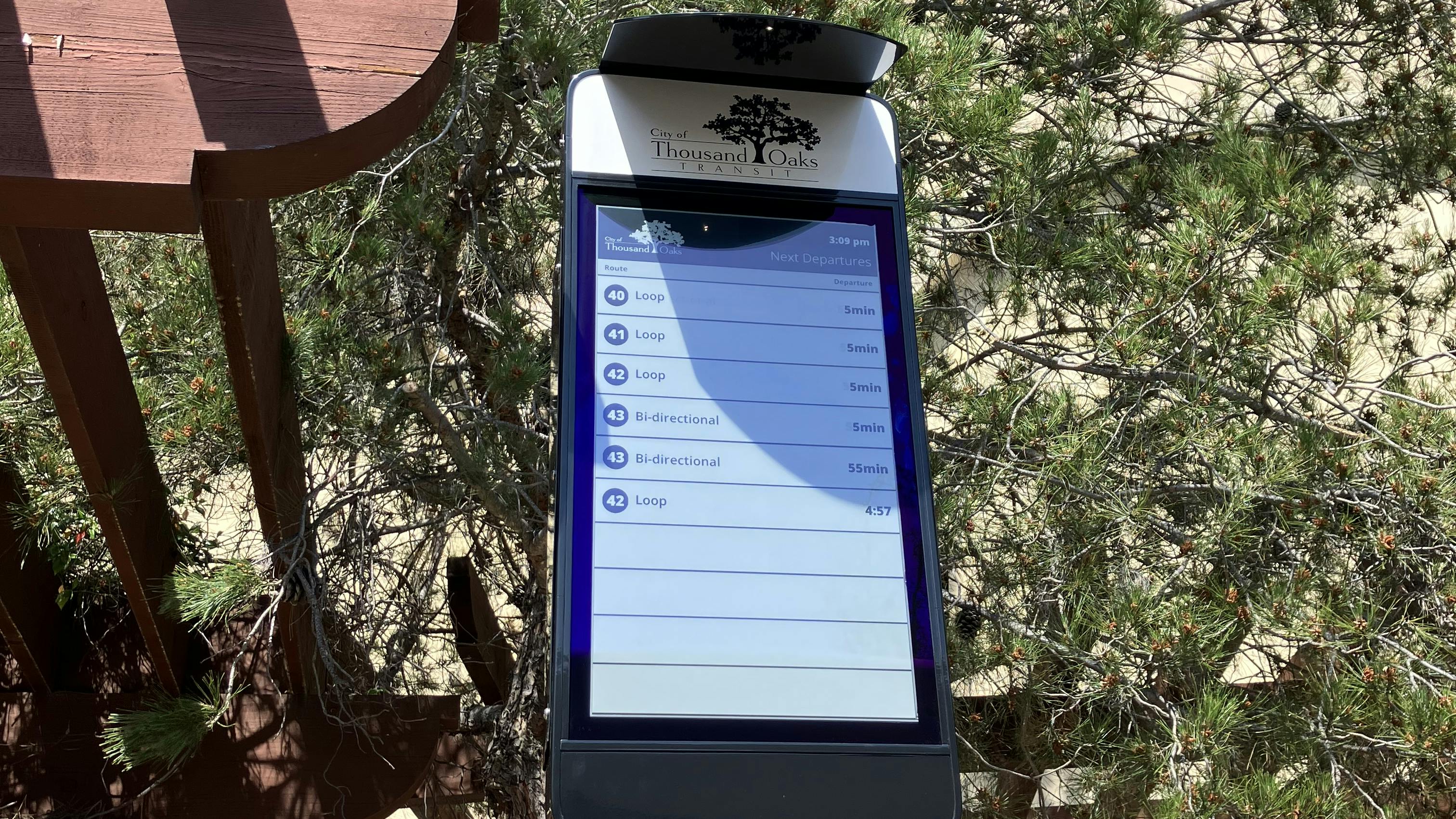 Off Grid E-Paper Signage Offerings with 32-inch Display