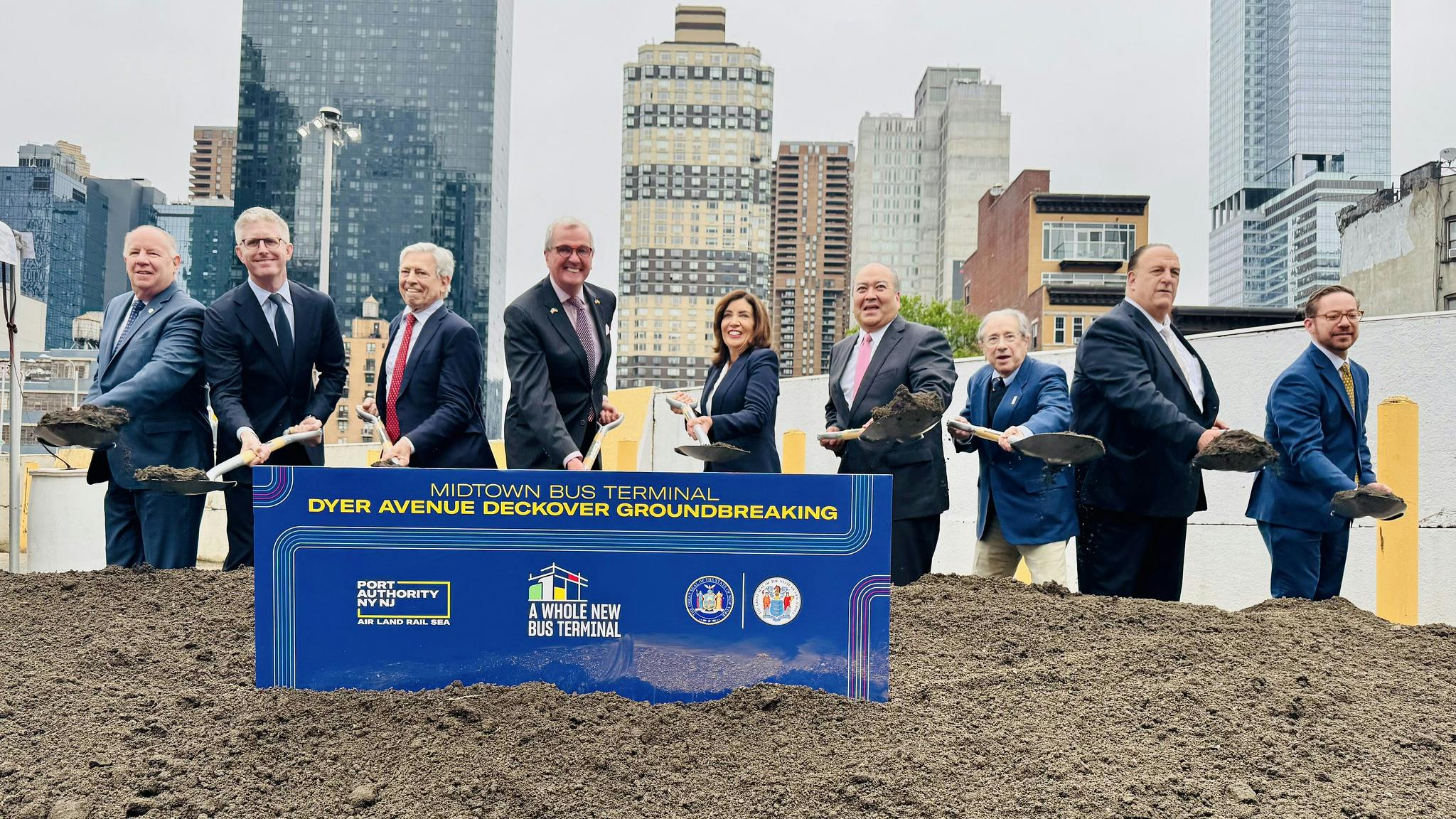 PANYNJ has awarded a contract to Tutor Perini Corporation to construct an interim terminal during Midtown Bus Terminal construction.