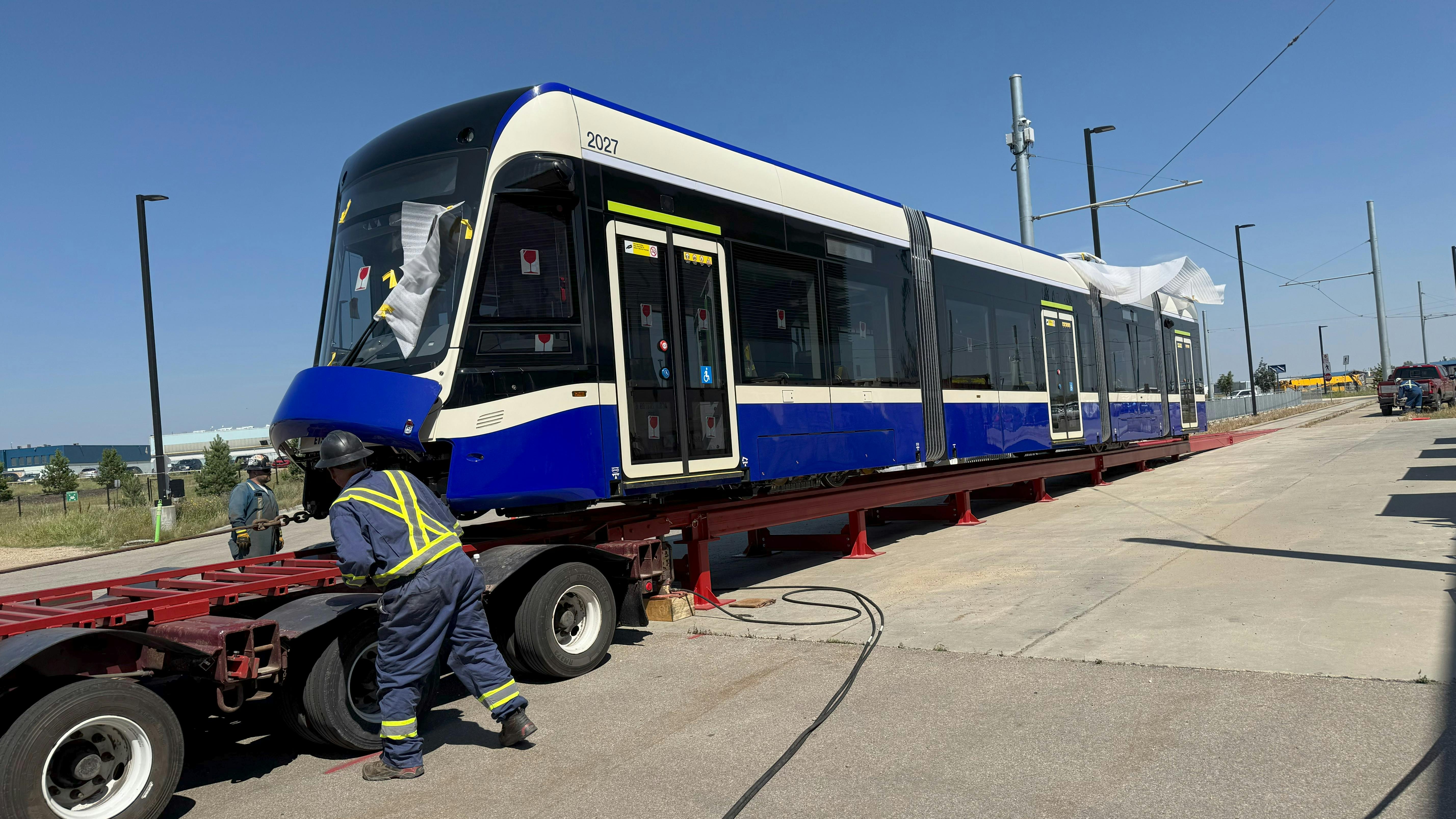 First LRV arrives in Edmonton for Valley Line West LRT project Mass