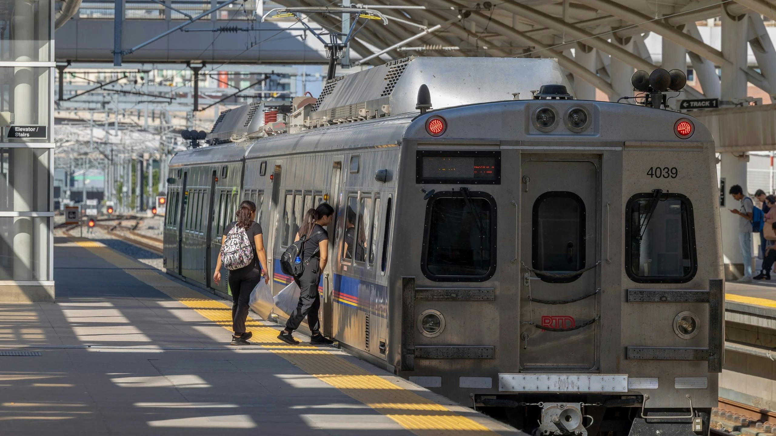 The image shows riders boarding a subway.