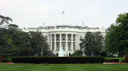 The image display the White House from the South Lawn.