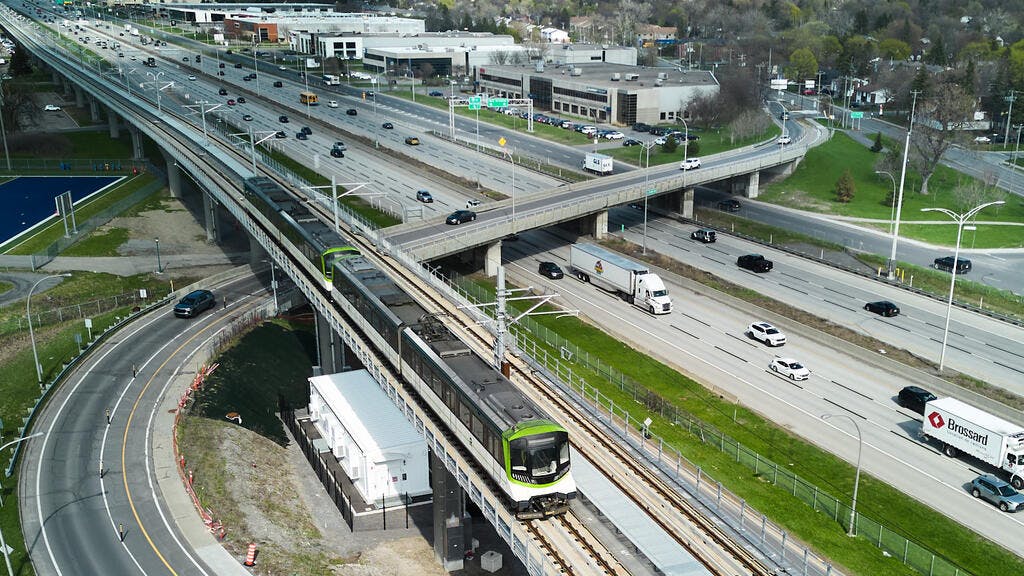 For the Anse-&agrave;-l&rsquo;Orme branch, Alstom delivered 212 autonomous Metropolis metro cars (106 two-car trainsets) that feature onboard Wi‑Fi connectivity, as well as platform screen doors.
