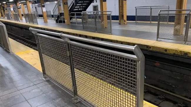 A New York City-style platform barrier.