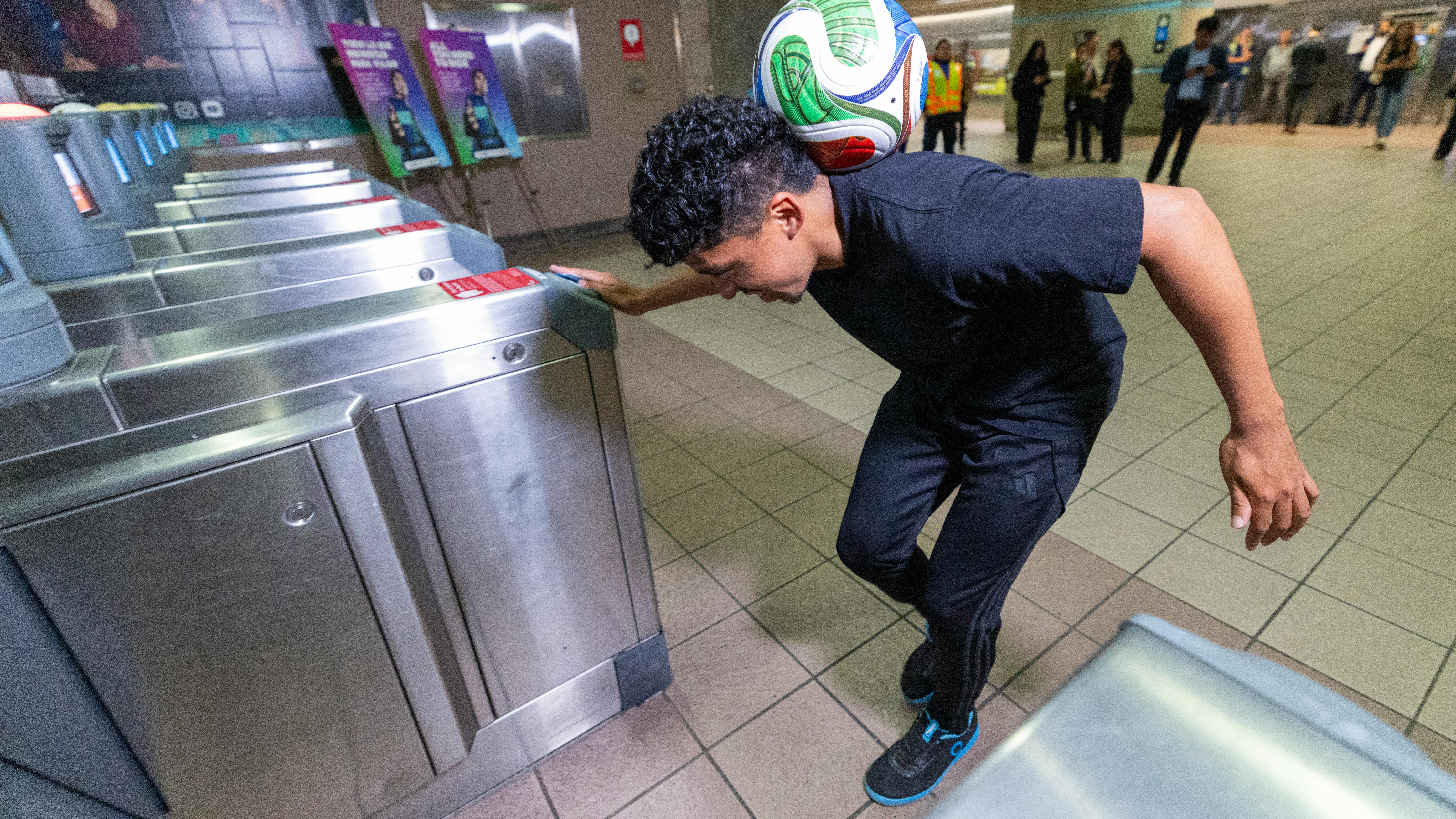 A Los Angeles County Metropolitan Transportation Authority rider using contactless payments.