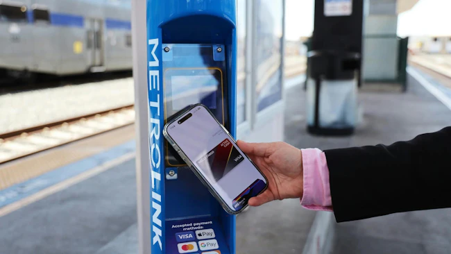 Metrolink has launched contactless payments on the San Bernardino Line and Arrow service.
